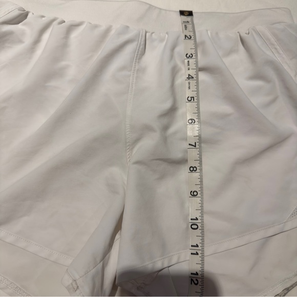 Under Armour Women’s UA Fly-By 2.0 Shorts Sz S White NWOT Exercise Running - Picture 10 of 13